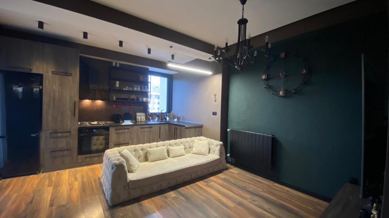 New Apartment With Terrace ティビリシ エクステリア 写真